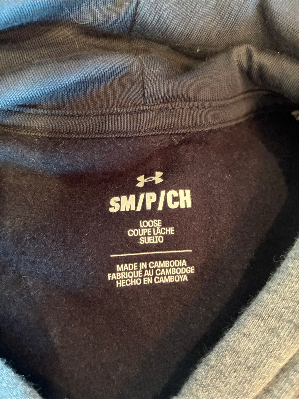 Under Armour Men’s Black and Gray Crewneck Pullover - Picture 2 of 6